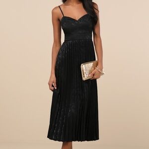 Lulus Regal Romance Black Floral Jacquard Pleated Satin Midi Dress - Size XS